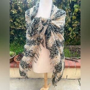 Cotton Scarf with snake pattern